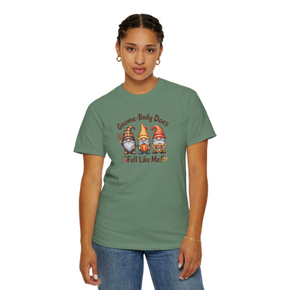 Gnome-body Does Fall Like Me” Unisex Tee – Cozy Fall Vibes, Pumpkin Spice Energy & Gnome-tastic Charm! | Perfect Autumn or Christmas Gift