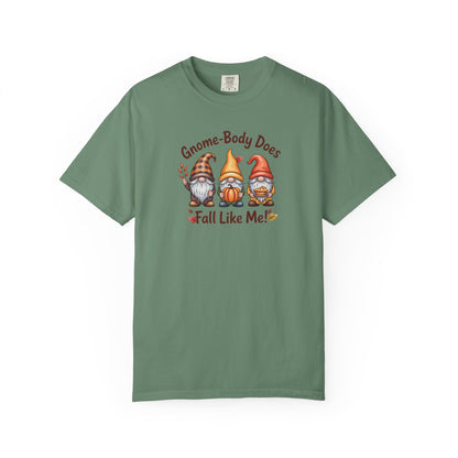 Gnome-body Does Fall Like Me” Unisex Tee – Cozy Fall Vibes, Pumpkin Spice Energy & Gnome-tastic Charm! | Perfect Autumn or Christmas Gift