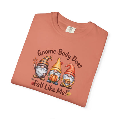 Gnome-body Does Fall Like Me” Unisex Tee – Cozy Fall Vibes, Pumpkin Spice Energy & Gnome-tastic Charm! | Perfect Autumn or Christmas Gift